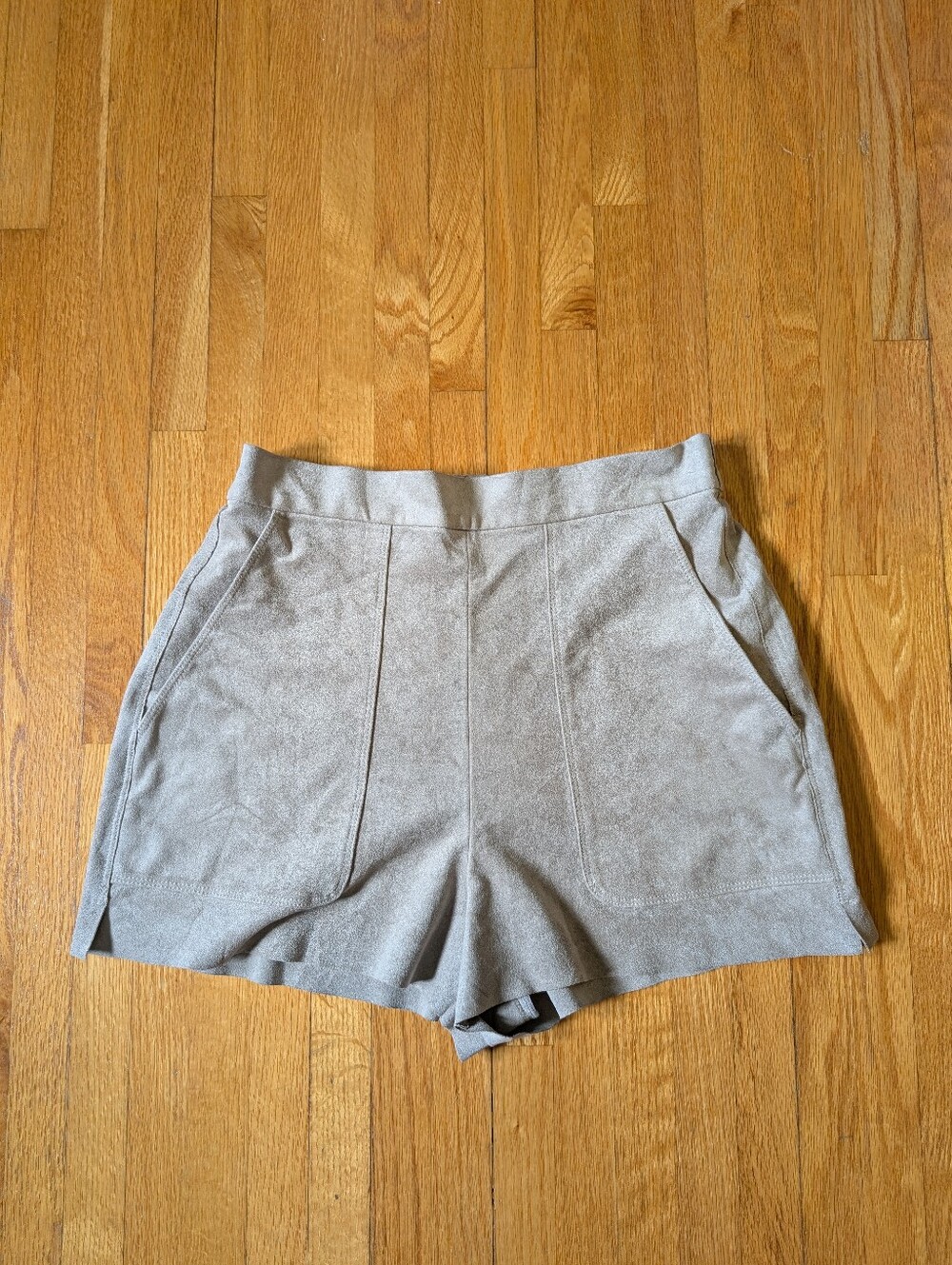 Aritzia Wilfred Beige Faux Suede Elastic Waist Shorts - Size S